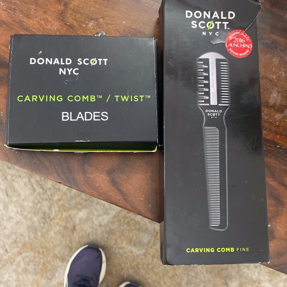Donald Scott Carving Comb with 87 Blades - Black